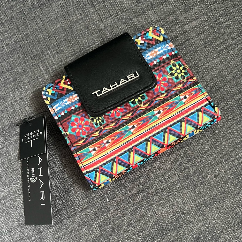 NWT TAHARI SMALL WALLET ORGANIZER CARDHOLDER CASE